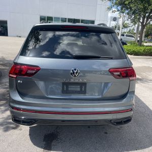 صورة 7 لـ 2024 Volkswagen TIGUAN SE R-LINE BLACK
