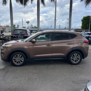 HYUNDAI TUCSON SE - 3