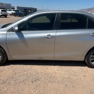 2015 Toyota CAMRY SE photo 4