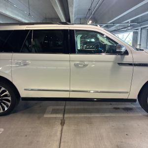 2023 Lincoln NAVIGATOR L BLACK LABEL thumbnail 11