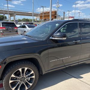 صورة 2 لـ 2022 JEEP GRAND CHEROKEE OVERLAND