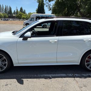 PORSCHE CAYENNE GTS - 3