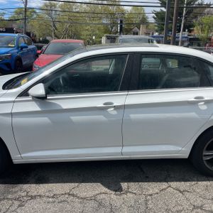 VOLKSWAGEN JETTA SE - 4