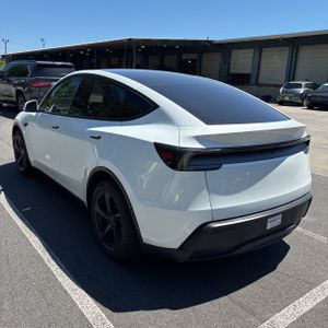 TESLA MODEL Y LONG RANGE - 5