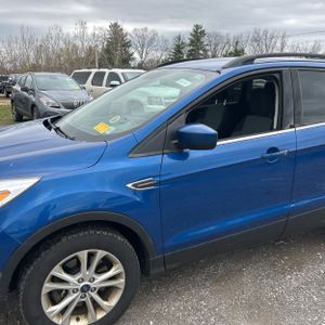 FORD ESCAPE SE - 2