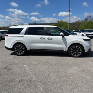 KIA CARNIVAL EX - 10