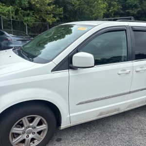 صورة 2 لـ 2012 Chrysler TOWN AND COUNTRY TOURING