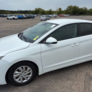 2019 Hyundai ELANTRA SE 照片 2