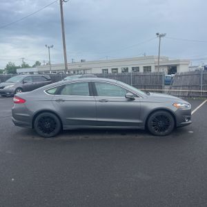 FORD FUSION SE - 10