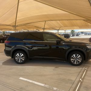 صورة 10 لـ 2023 Nissan PATHFINDER SL