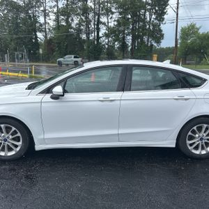 FORD FUSION SE - 4