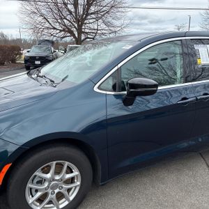 Chrysler Pacifica Touring L - 2