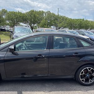 FORD FOCUS SE - 4
