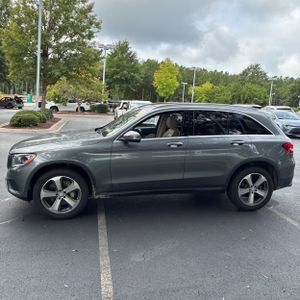 صورة 3 لـ 2017 Mercedes-BENZ GLC
