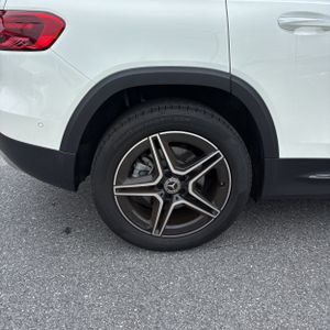 2026 Mercedes-BENZ GLB — миниатюра 19