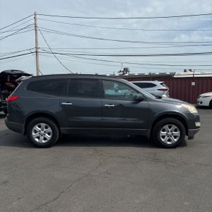 CHEVROLET TRAVERSE LS - 10