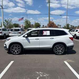 HONDA PILOT TOURING W/REAR CAPTAIN'S CHAIRS - 3