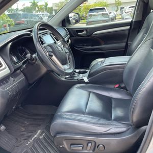 صورة 32 لـ 2016 Toyota HIGHLANDER XLE