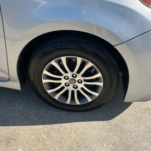 2020 Toyota SIENNA XLE 8-PASSENGER 照片 20