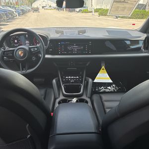 2025 Porsche CAYENNE thumbnail 36