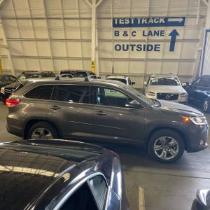 2018 Toyota HIGHLANDER LIMITED photo 10