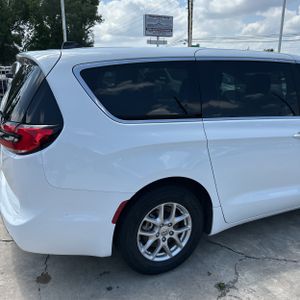 CHRYSLER PACIFICA TOURING L - 9