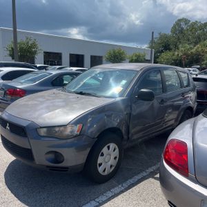 2010 Mitsubishi OUTLANDER ES 照片 3