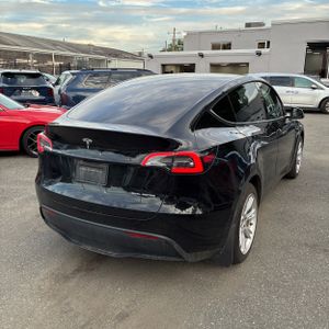 TESLA MODEL Y LONG RANGE - 8