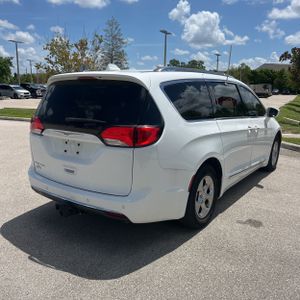 2020 Chrysler PACIFICA TOURING L — фото 8