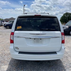 CHRYSLER TOWN AND COUNTRY TOURING - 7