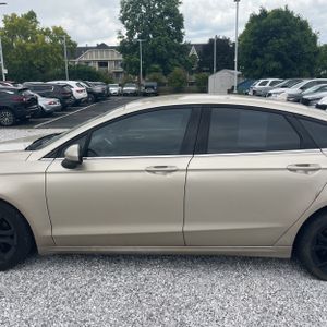 FORD FUSION SE - 4