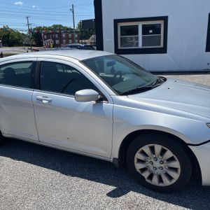 2011 Chrysler 200 LX — миниатюра 13