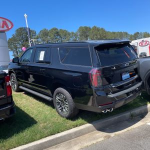 CHEVROLET SUBURBAN Z71 - 3