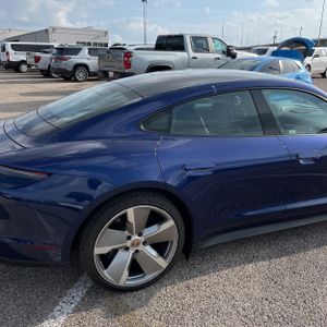 PORSCHE TAYCAN BASE - 9