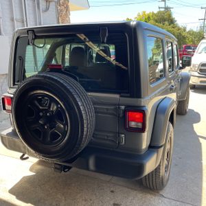 صورة 8 لـ 2022 JEEP WRANGLER UNLIMITED SPORT
