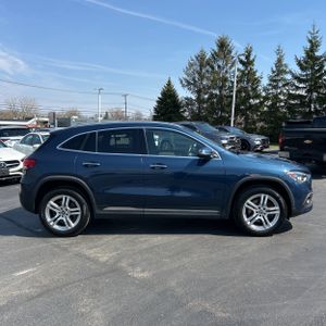 MERCEDES-BENZ GLA - 10