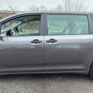 TOYOTA SIENNA - 4