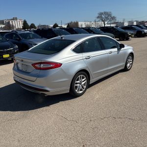 FORD FUSION SE - 8