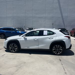 صورة 3 لـ 2026 Lexus UX 300H BASE