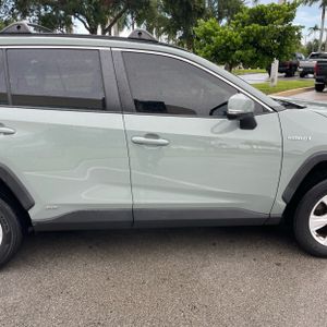 صورة 11 لـ 2021 Toyota RAV4 HYBRID XLE