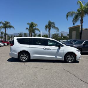 صورة 10 لـ 2024 Chrysler PACIFICA TOURING
