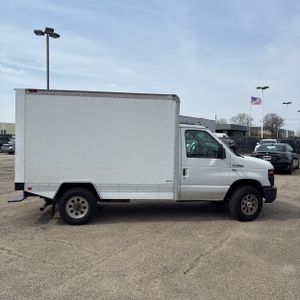 FORD E-350 CUTAWAY - 10