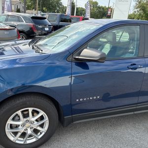 2022 Chevrolet EQUINOX LS 照片 2