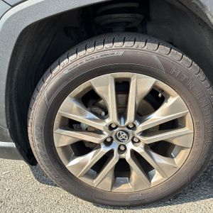 2020 Toyota RAV4 XLE PREMIUM — фото 17