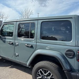 JEEP WRANGLER 4-DOOR SAHARA 4X4 - 6