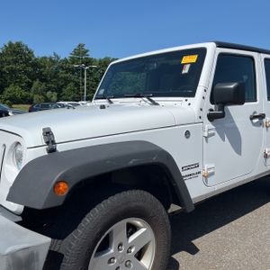 صورة 2 لـ 2017 JEEP WRANGLER UNLIMITED SPORT