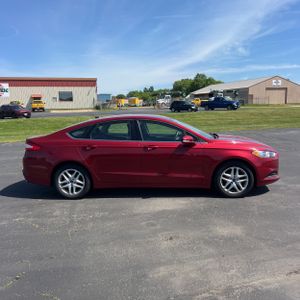 FORD FUSION SE - 10