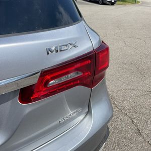 2017 Acura MDX SH-AWD photo 23
