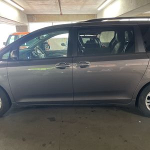 TOYOTA SIENNA - 4