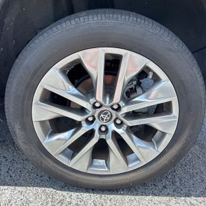 2019 Toyota RAV4 XLE PREMIUM — фото 18